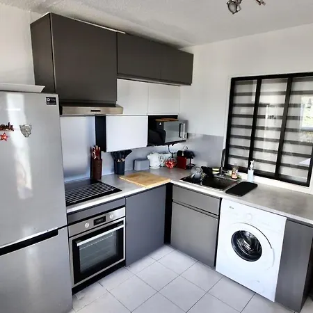 Lovely 2 25m2 - Pool - Ac - Terrace 아파트 *