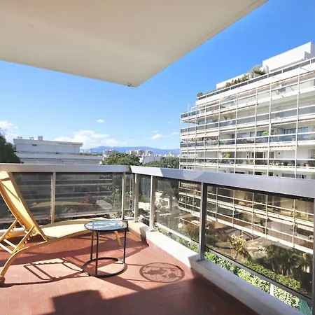 Lovely 2 25m2 - Pool - Ac - Terrace 아파트