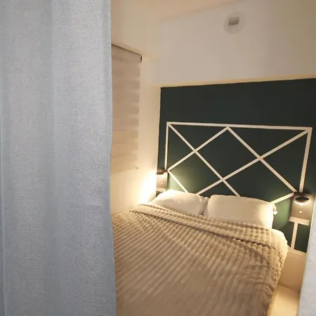 Lovely 2 25m2 - Pool - Ac - Terrace 아파트 *